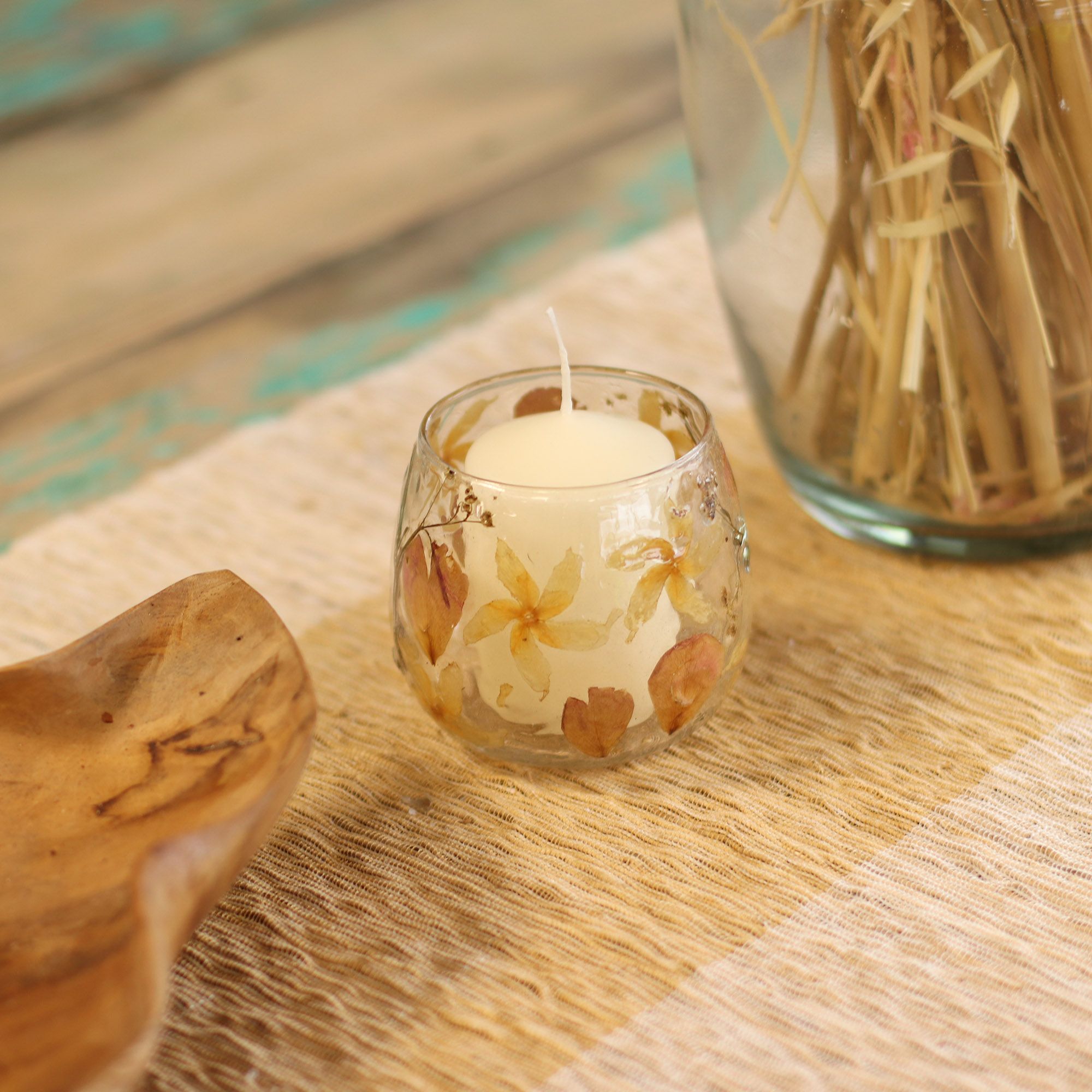 Natural Floral Glass - Straight Candle Holder - Rosa - (8x8cm) - Image 8